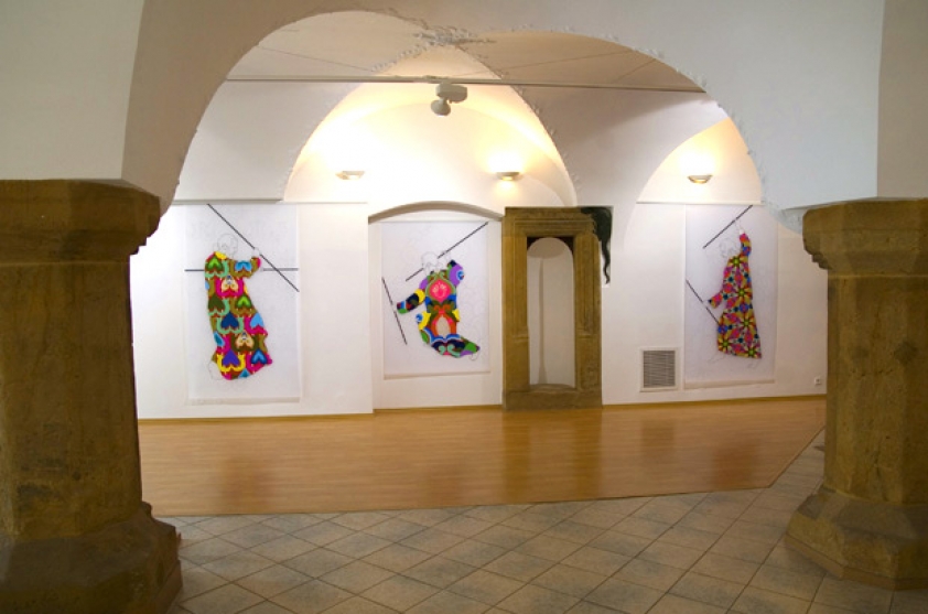 http://www.forum.mirunadragan.com/files/gimgs/th-14_4installation_view.jpg