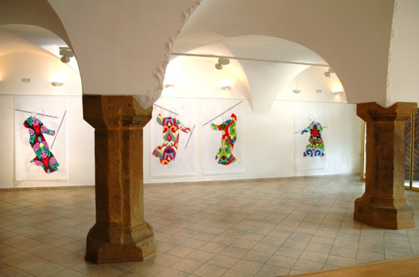 http://www.forum.mirunadragan.com/files/gimgs/th-14_1installation_view.jpg