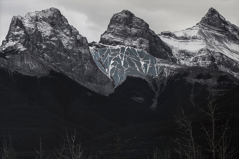 http://www.forum.mirunadragan.com/files/gimgs/th-12_Dragan11_TheMountainsAreMirrors6-web.jpg