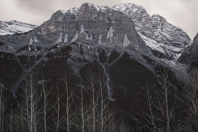 http://www.forum.mirunadragan.com/files/gimgs/th-12_Dragan07_TheMountainsAreMirrors2-web.jpg